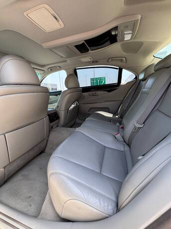 Manama, Vehicles, Cars & Trucks , BHD 3600,  Lexus LS-460L,  2007,  Automatic,  250100 KM,    (Silver)