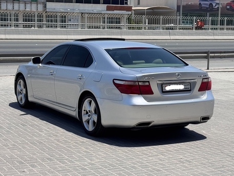 Manama, Vehicles, Cars & Trucks , BHD 3600,  Lexus LS-460L,  2007,  Automatic,  250100 KM,    (Silver)