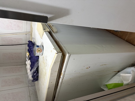 Jeddah, Air Conditioners, SAR 3000,  Old Furniture And Refrigerator, Deep Freezer And AC 0533671916