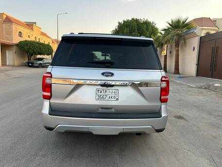Riyadh, Vehicles, Cars & Trucks , SAR 95000,  Ford Expedition XLT,  2019,  Automatic,  200000 KM,    Edition With Panorama Sunroof N 4x4 Mid Options (2nd Owner) Good