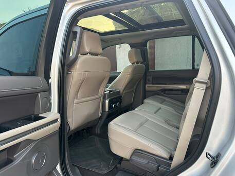 Riyadh, Vehicles, Cars & Trucks , SAR 95000,  Ford Expedition XLT,  2019,  Automatic,  200000 KM,    Edition With Panorama Sunroof N 4x4 Mid Options (2nd Owner) Good