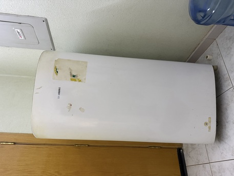 Riyadh, Appliances, SAR 1000,  Selling Refrigerator (Samsung) And Carrier AC Window