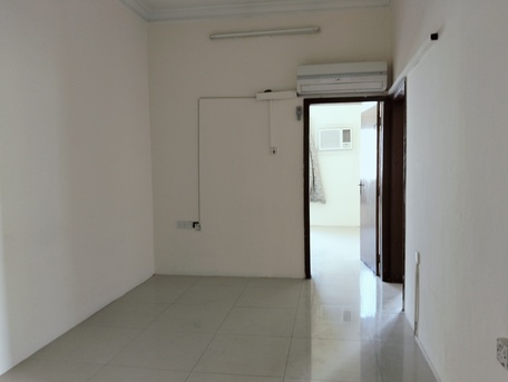 Manama, Apartments, Flats, Houses & Villas, BHD 170/month,  2 BR,  2Bath Hall. Kitchen Lift.Balcony .Semifurnished. Exclusive.ewa  In -(((UM AL HASSAM)))