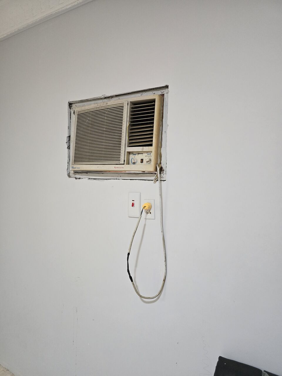 Al Jubail Al Balad, Apartments, Flats, Houses & Villas, Zamil Window AC 2 Tons