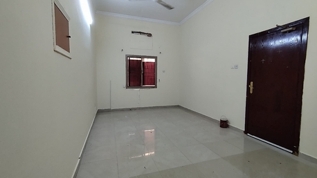 Salmaniya, Apartments, Flats, Houses & Villas, BHD 180/year,  1 BR,  Salmaniya:- 1Bhk Unfurnished Flat On Rent With Unlimited Ewa..