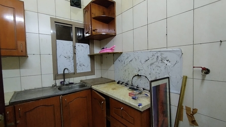 Salmaniya, Apartments, Flats, Houses & Villas, BHD 180/year,  1 BR,  Salmaniya:- 1Bhk Unfurnished Flat On Rent With Unlimited Ewa..