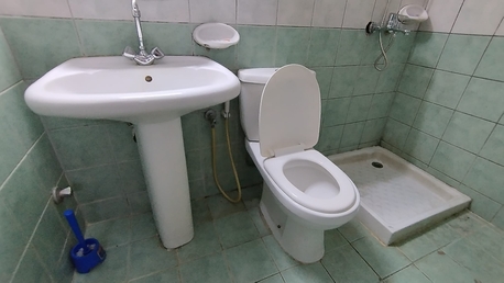 Salmaniya, Apartments, Flats, Houses & Villas, BHD 180/year,  1 BR,  Salmaniya:- 1Bhk Unfurnished Flat On Rent With Unlimited Ewa..