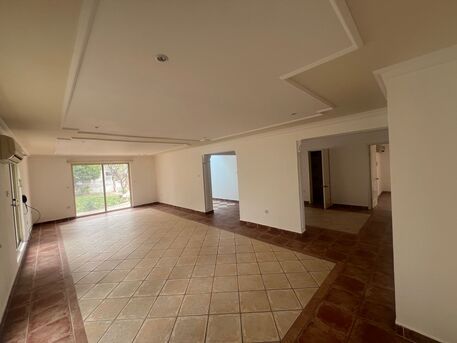 Saar, Villas, BHD 700,  3 Bedroom Semi-Furnished Villa For Rent | Private Garden