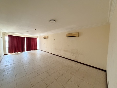 Adliya, Apartments, Flats, Houses & Villas, BHD 350/year,  3 BR,  Amazing Semi Furnished 3 Bedroom Apartment Available
