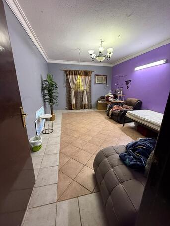 Al Malaz, Rooms for Rent, SAR 1500/month,  Separate Furnished Big Room ( 18 X 12) For Executive Bachelor