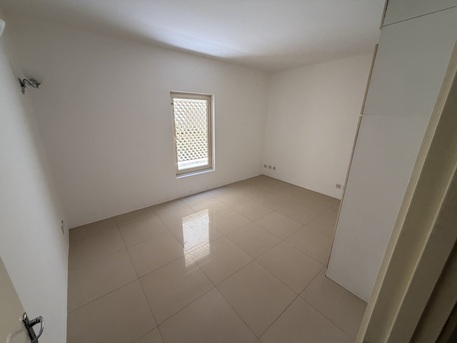 Adliya, Apartments, Flats, Houses & Villas, BHD 500/year,  Luxury Semi Furnished 3 Bedroom Apartment Available