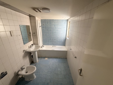Adliya, Apartments, Flats, Houses & Villas, BHD 500/year,  Luxury Semi Furnished 3 Bedroom Apartment Available