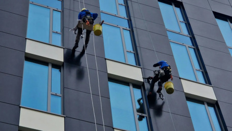 London, Business, Dangle