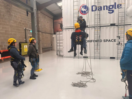 London, Business, Dangle