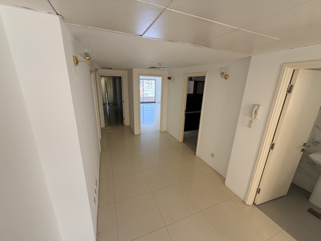 Adliya, Apartments, Flats, Houses & Villas, BHD 350/year,  2 BR,  Luxury Semi Furnished 2 Bedroom Apartment Available