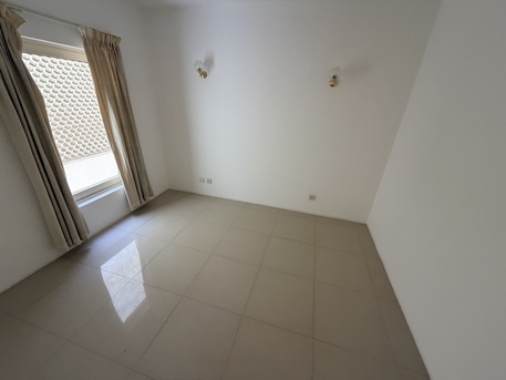 Adliya, Apartments, Flats, Houses & Villas, BHD 350/year,  2 BR,  Luxury Semi Furnished 2 Bedroom Apartment Available