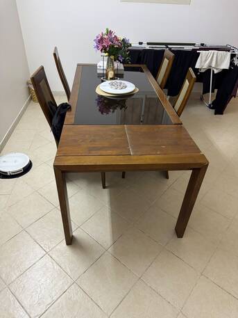 Al Malaz, Furniture, SAR 550,  Wooden Extendable Dining Table