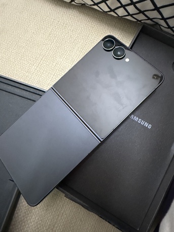 Riyadh, Mobile Phones, SAR 2700,  Samsung Z Flip 7 Only Used 2 Months Brand New Phone
