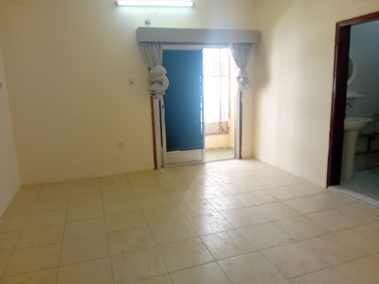 Adliya, Apartments, Flats, Houses & Villas, 4 BR,  Adliya, 4 Bed Room For Staff Flat For Rent Inclusive