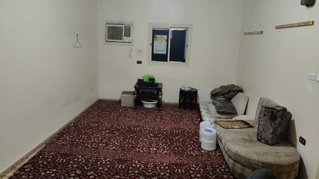 Al Hamadaniyyah, Items Wanted, Roommates