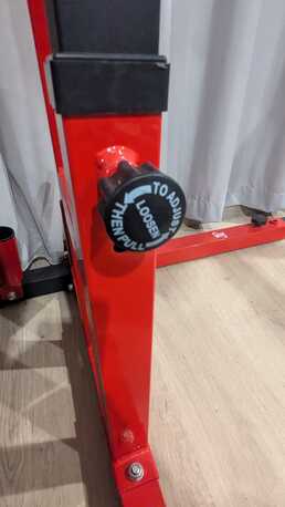 Dhahran, Sporting Goods, SAR 800,  Squat Rack With Bar And Plates