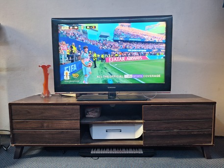 Hara, Electronics, SAR 400,  TV With Tv Stand Table  For Sale