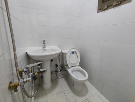Adliya, Apartments, Flats, Houses & Villas, BHD 270/year,  2 BR,  Adliya:- Groundfloor 2Bhk Unfurnished Flat On Rent With Unlimited Ewa..