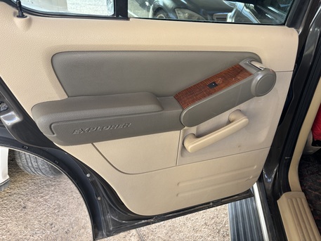 Riyadh, Vehicles, Cars & Trucks , SAR 12500,  Ford Explorer,  2006,  Automatic,  450 KM,  Family Used Vehicle