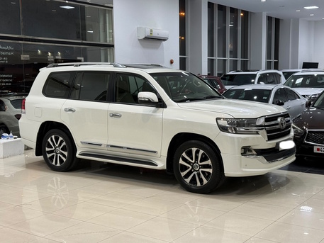 Manama, Vehicles, Cars & Trucks , BHD 17900,  Toyots Land Cruiser GXR,  2019,  Automatic,  206200 KM,    (Pearl)