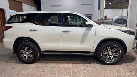 Riyadh, Vehicles, Cars & Trucks , SAR 86500,  TOYOTA FORTUNER,  2022,  Automatic,  160000 KM,  2.7 LITER 4 CYLINDER 3