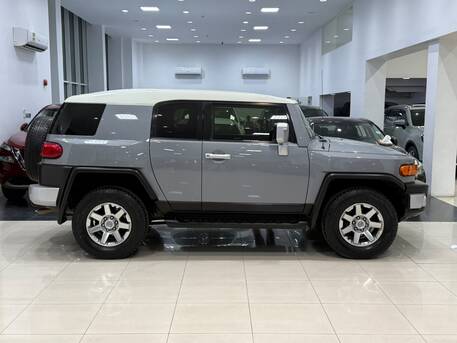 Manama, Vehicles, Cars & Trucks , BHD 10900,  Toyota FJ-Cruiser,  2020,  Automatic,  130000 KM,    (Grey)
