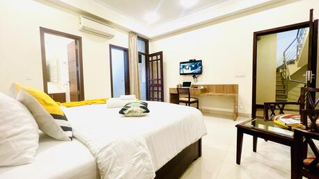 Gurgaon, Apartments, Flats, Houses & Villas, INR 2500/day,  Furnished,  Studio,  350 Sq. Meter,  Studio With Balcony Golf Course Road