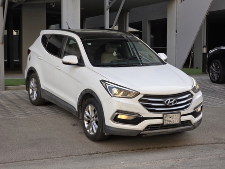 Dammam, Vehicles, Cars & Trucks , SAR 42000,  Hyundai Santa Fe,  2018,  Automatic,  193000 KM,  Haif Full.  Good Condition