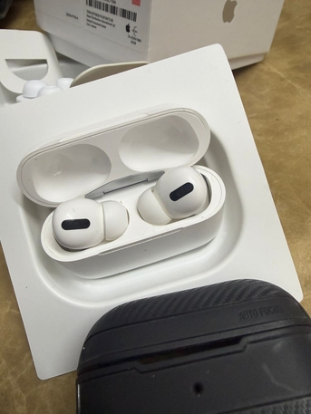 Riyadh, Mobile Phones, SAR 350,  Apple AirPods Pro (2nd Generation)