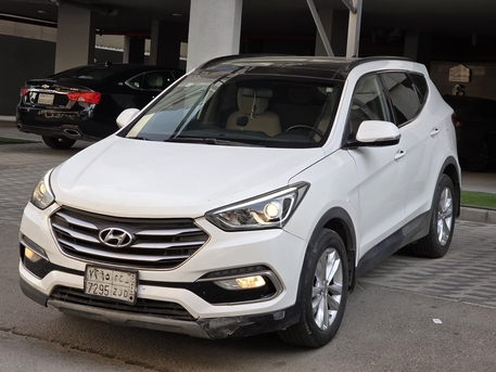 Dammam, Vehicles, Cars & Trucks , SAR 42000,  Hyundai Santa Fe,  2018,  Automatic,  193000 KM,  Good Condition.  4cylinder