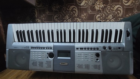 Jubail, Musical Instruments, SAR 300,  YAMAHA Piano PSR I425 With Stand And Carrying Pouch.
