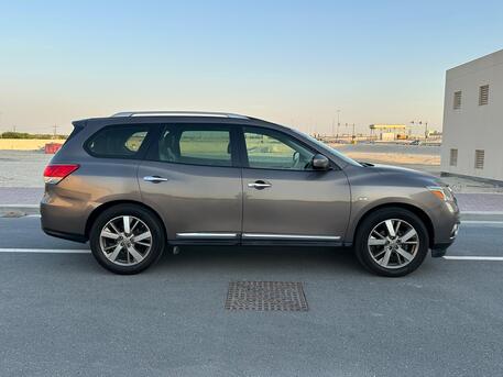 East Riffa, Vehicles, Cars & Trucks , BHD 2650,  Nissan Pathfinder Full Option Panorama,  2014,  Automatic,  131000 KM,  NEAT AND CLEAN CAR