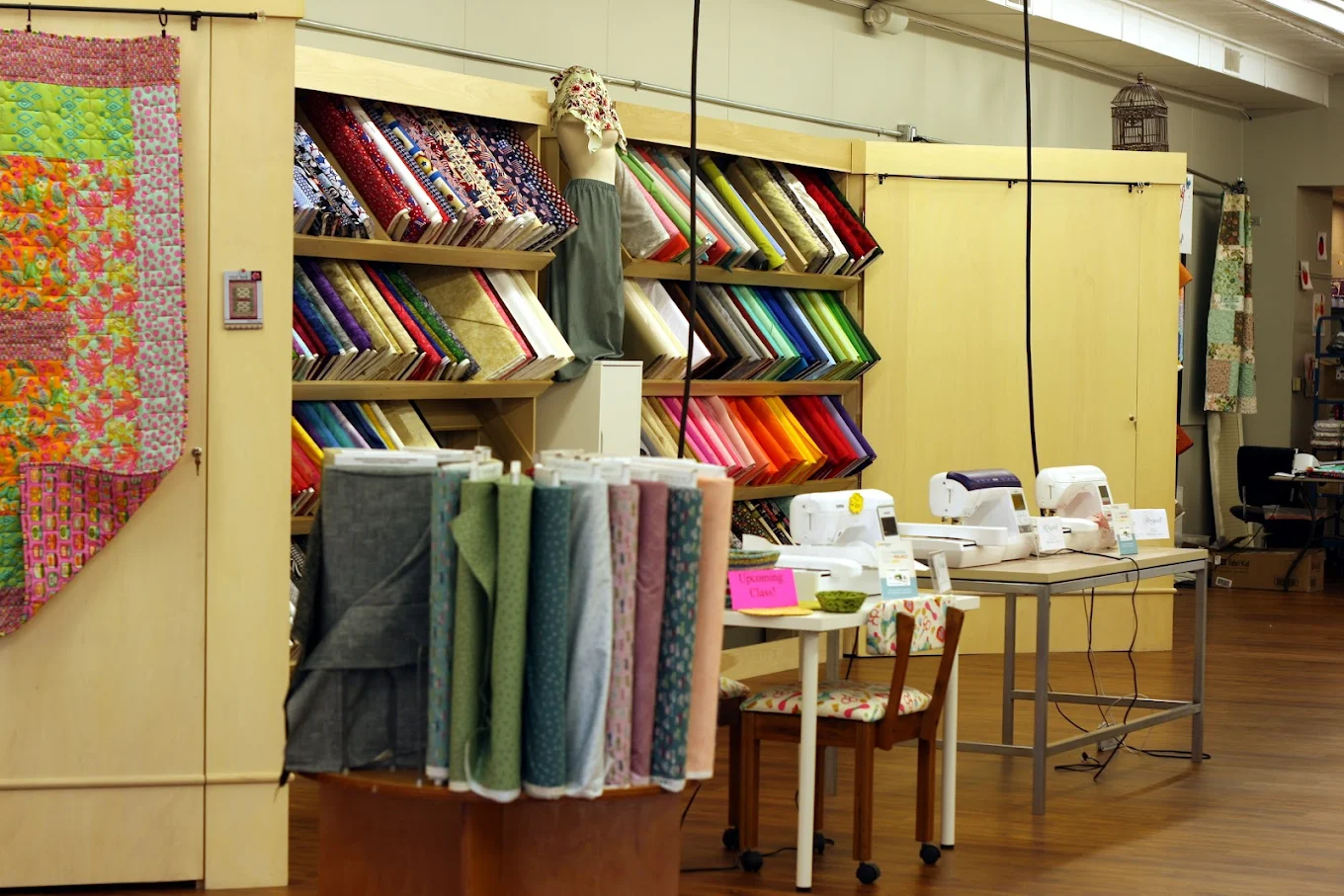 New York, Clothing & Accessories, Top Faux Leather & Feather Accessories For Stylish Upholstery Decor
