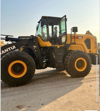 Riyadh, Equipment Rental, Wheel Loader(Shavel) 2024 Model On Rent