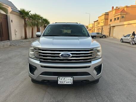 Riyadh, Vehicles, Cars & Trucks , SAR 95000,  Ford Expedition XLT,  2019,  Automatic,  200000 KM,    Edition With Panorama Sunroof N 4x4 Mid Options (2nd Owner) Good