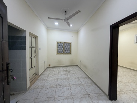 Gudaibiya, Apartments, Flats, Houses & Villas, BHD 170/year,  1 BR,  Semi Furnished 1 Bedroom Apartment