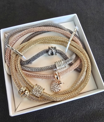 Juffair, Jewelry, BHD 5,  Amanda Buckley Set Of 5 Bracelets For Sale