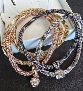 Juffair, Jewelry, BHD 5,  Amanda Buckley Set Of 5 Bracelets For Sale