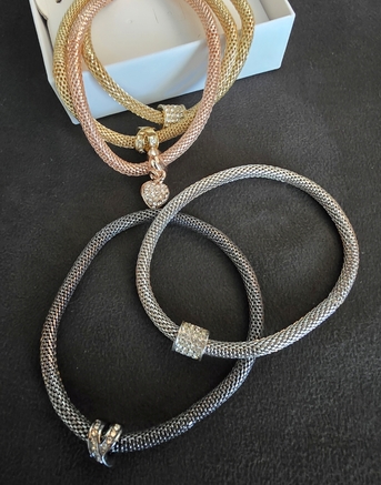 Juffair, Jewelry, BHD 5,  Amanda Buckley Set Of 5 Bracelets For Sale