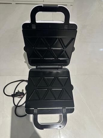 Riyadh, Appliances, SAR 650,  TOASTER KENWOOD AND COFFEE MACHINE DOLCE GUSTO EDGE