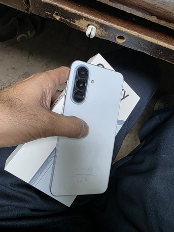 Khobar, Mobile Phones, SAR 1250,  Samsung Galaxy A57 5g 128gb Same Brand New Only Few Days Use Sale Swap