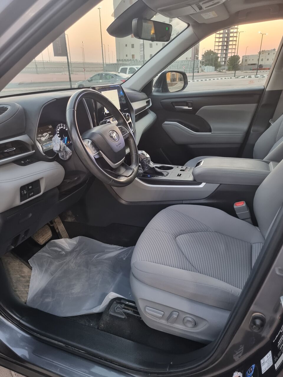 Dammam, Vehicles, Cars & Trucks , SAR 129500,  Toyota Highlander Hybrid,  2023,  Automatic,  27000 KM,  Toyota Highlander  GLE