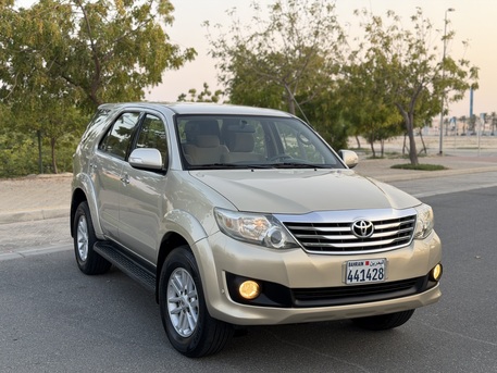 Manama, Vehicles, Cars & Trucks , BHD 4200,  Toyota Fortuner,  2013,  Automatic,  300000 KM,