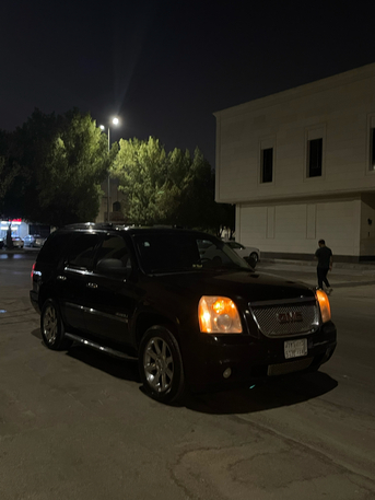 Riyadh, Vehicles, Cars & Trucks , SAR 35000,  GMC Yukon Denali,  2012,  Automatic,  212000 KM,  Yukon Denali Quick Sale Low Mileage