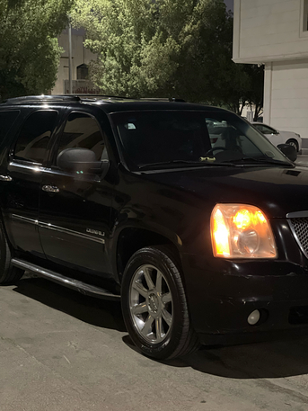 Riyadh, Vehicles, Cars & Trucks , SAR 35000,  GMC Yukon Denali,  2012,  Automatic,  212000 KM,  Yukon Denali Quick Sale Low Mileage